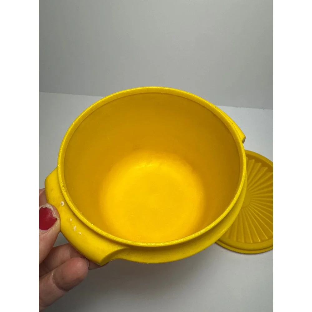 Tupperware Servalier Bowl Vintage‎ 4in Yellow Good Sunburst Lid 808-11